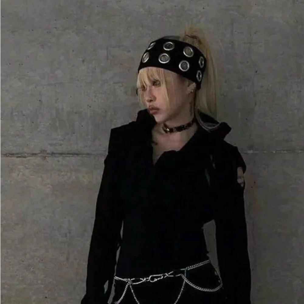 Black Grommet Headband - Picture 2 of 9